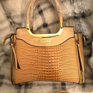 Sophisticated looking bag with faux paten leather. Versatile for day / night